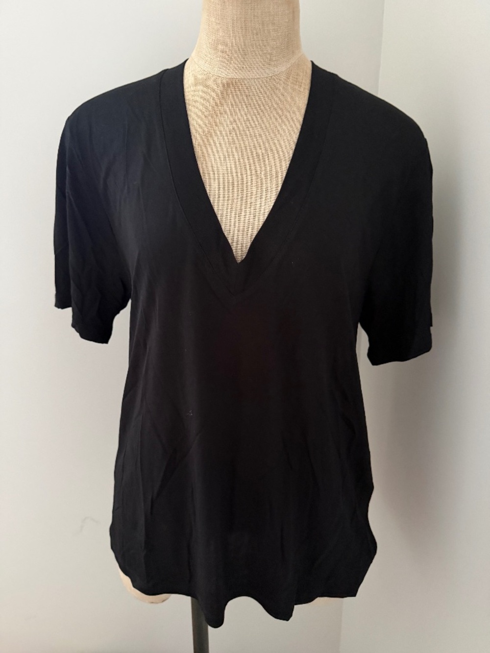 IRO Paris Naudey V Neck T Shirt in Black Size Medium